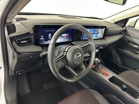 Certified 2025 Nissan Kicks SR image 13