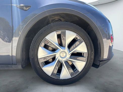 Used 2023 Tesla Model Y Long Range AWD/4WD image 14