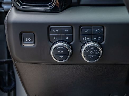 Used 2025 GMC Sierra 2500 AT4 w/ Technology Package AWD/4WD image 21