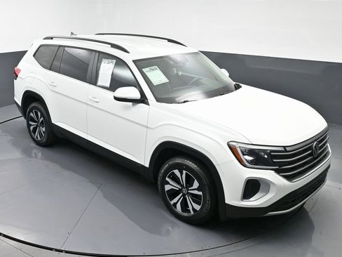 Used 2024 Volkswagen Atlas SE image 44