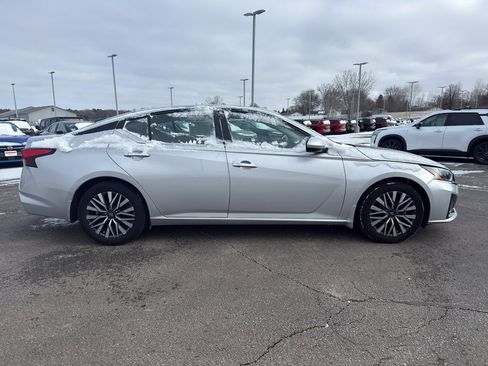 Certified 2024 Nissan Altima 2.5 SV w/ SV Premium Package image 4