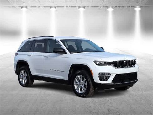 Used 2023 Jeep Grand Cherokee Limited image 2