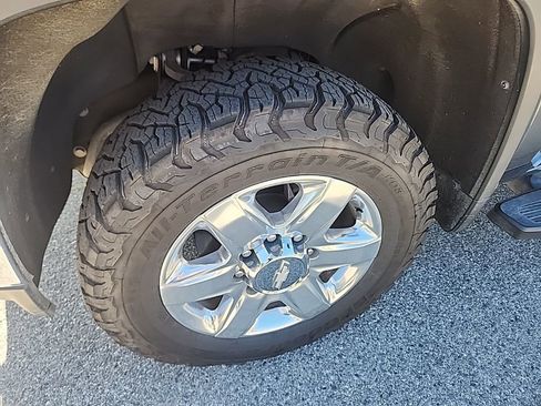 Used 2020 Chevrolet Silverado 2500 LTZ w/ LTZ Premium Package image 9