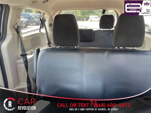 Used 2019 Dodge Grand Caravan SE FWD image 14
