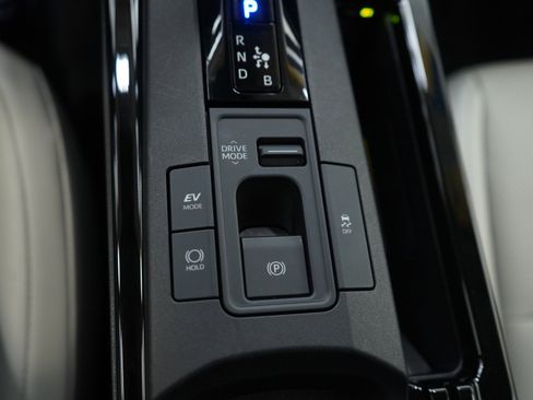 Used 2025 Toyota Prius XLE image 22