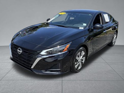 Used 2023 Nissan Altima 2.5 S FWD image 2