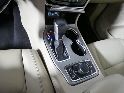 Used 2019 Jeep Grand Cherokee Limited AWD/4WD image 24