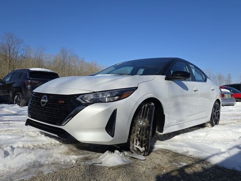 Used 2024 Nissan Sentra SR w/ SR Premium Package image 9