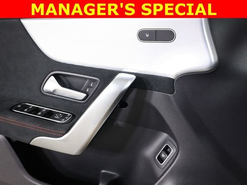 Used 2022 Mercedes-Benz CLA 250 4MATIC image 9