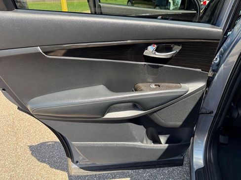Used 2020 Kia Sorento AWD V6 image 19