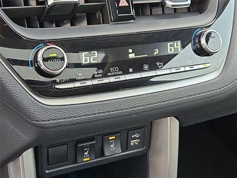 Certified 2022 Toyota Corolla Cross XLE image 16