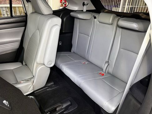 Certified 2021 Toyota Highlander XLE image 47