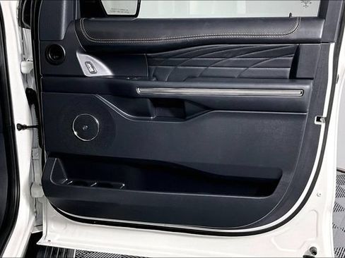 Used 2022 Ford Expedition Platinum RWD image 28