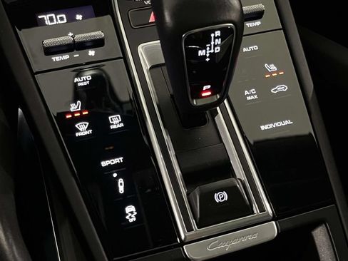 Certified 2023 Porsche Cayenne Turbo AWD/4WD image 33