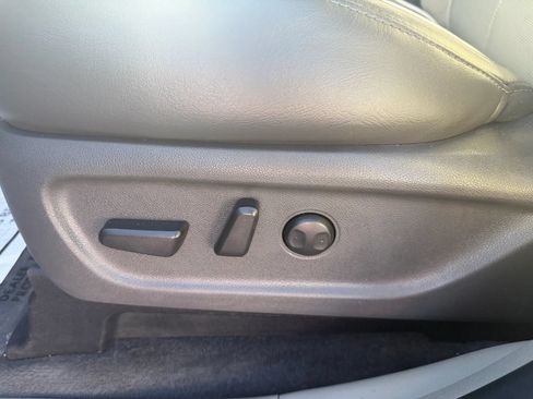 Used 2017 Kia Sedona LX w/ LX Essentials Premium Package FWD image 11