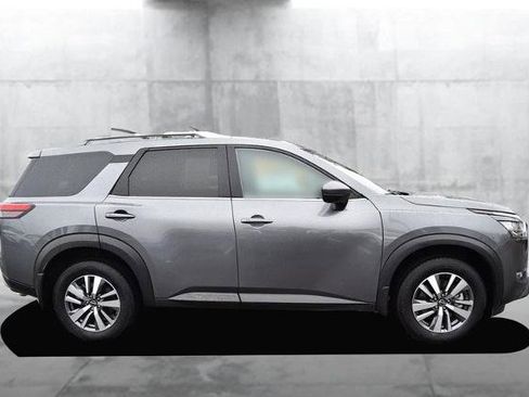 Certified 2024 Nissan Pathfinder SL image 5