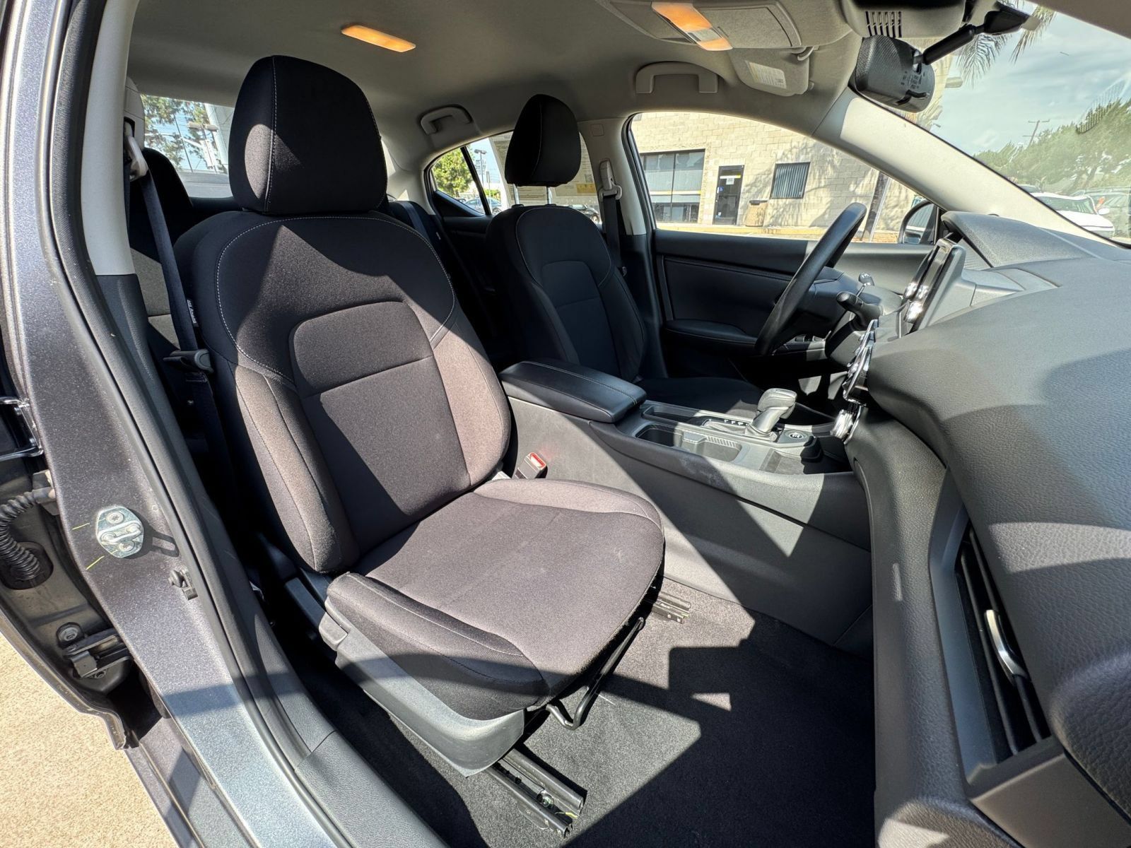 Used 2025 Nissan Sentra S FWD image 33
