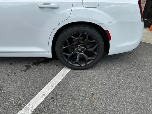 Used 2019 Chrysler 300 S RWD image 3