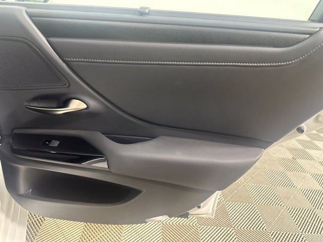Used 2023 Lexus ES 300h Ultra Luxury FWD image 29