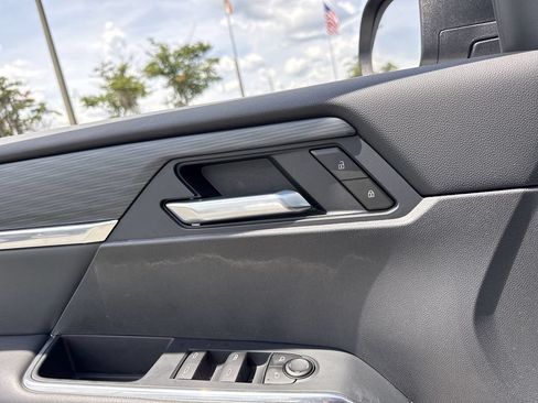 Used 2025 GMC Acadia Elevation AWD/4WD image 15