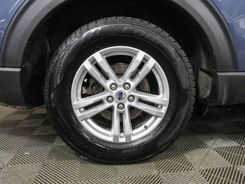 Used 2021 Ford Explorer XLT w/ Equipment Group 202A AWD/4WD image 16