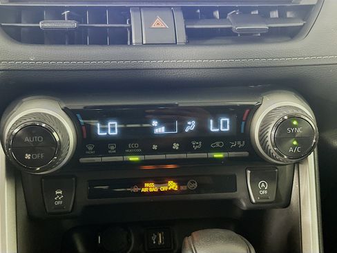 Used 2025 Toyota RAV4 XLE FWD image 24