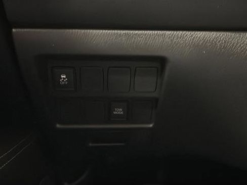 Used 2020 Nissan Pathfinder S FWD image 33