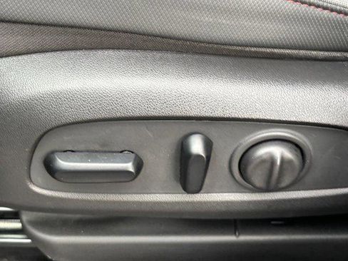 Used 2022 Chevrolet TrailBlazer RS w/ Technology Package image 32