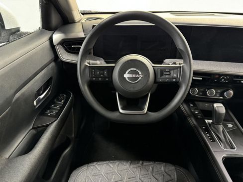 Used 2025 Nissan Kicks SV image 13