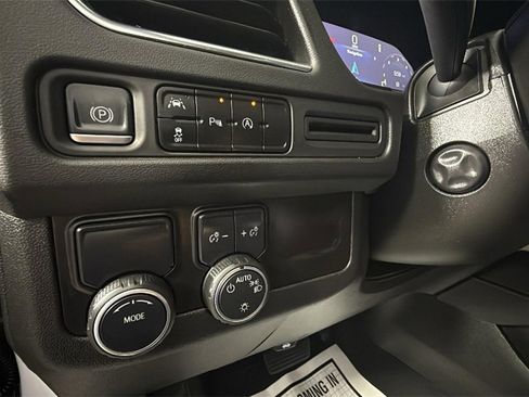 Used 2023 Chevrolet Suburban Premier image 19