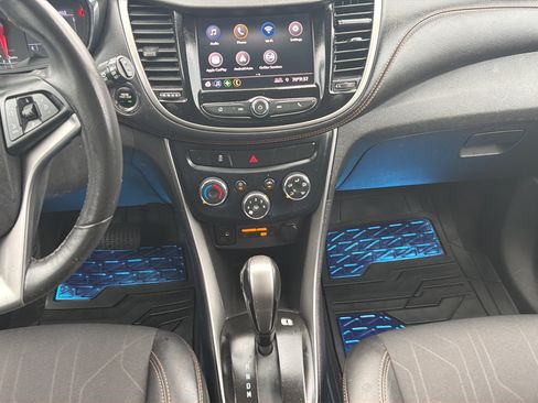 Used 2020 Chevrolet Trax LT w/ LT Convenience Package AWD/4WD image 8