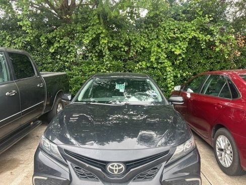 Used 2022 Toyota Camry SE w/ Convenience Package FWD image 5