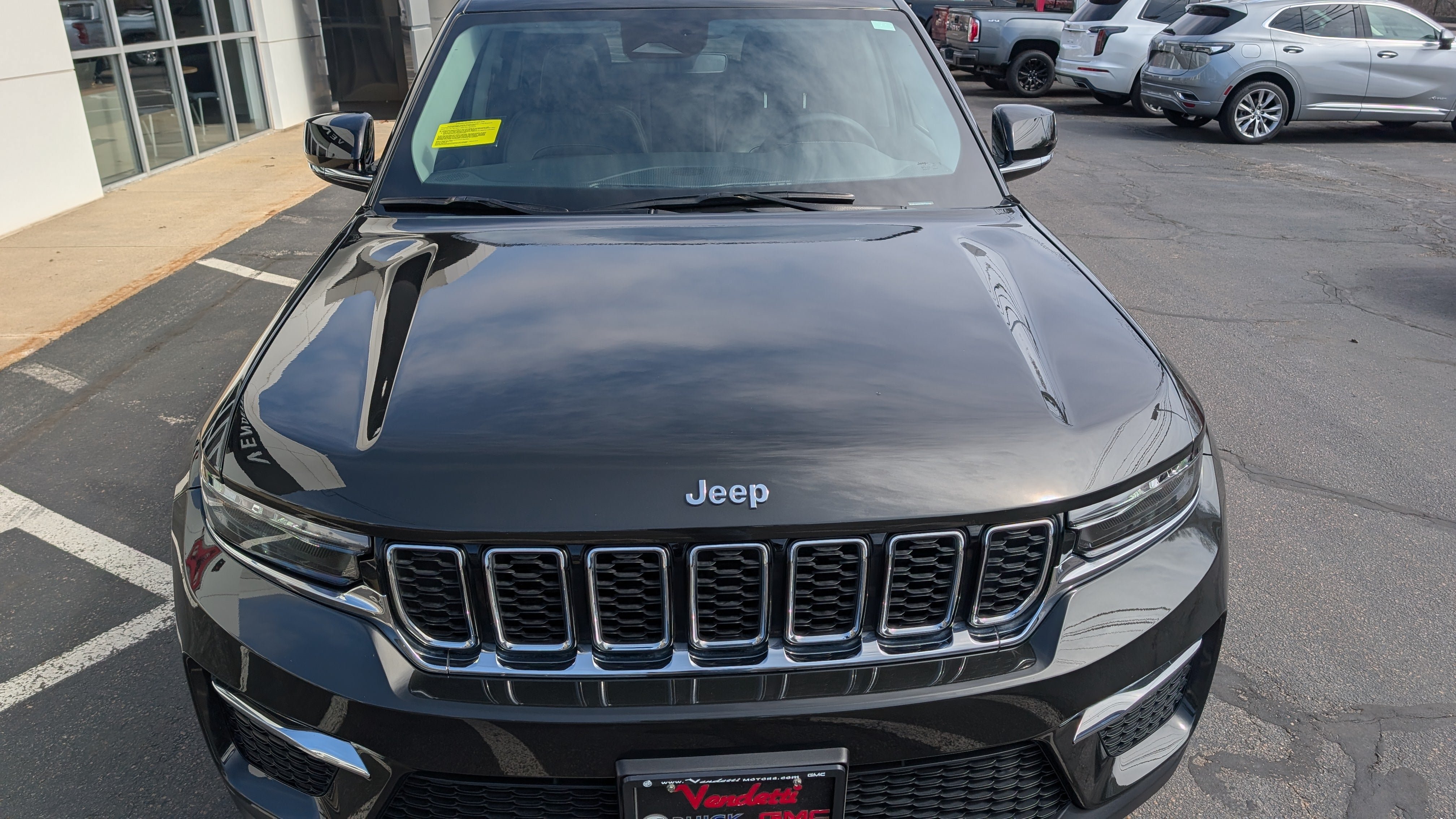 Used 2024 Jeep Grand Cherokee Limited AWD/4WD image 17