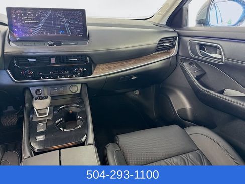 Used 2025 Nissan Rogue Platinum FWD image 26