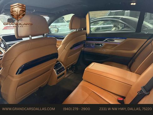 Used 2018 BMW 750i image 6
