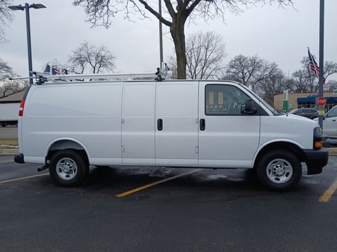 Used 2025 Chevrolet Express 2500 Extended w/ Communications Package image 3
