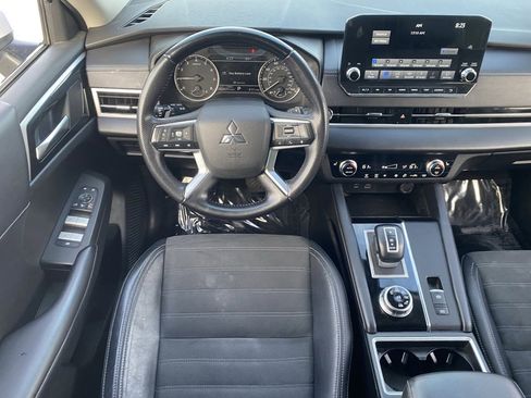 Used 2023 Mitsubishi Outlander SE image 13