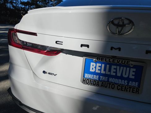 Used 2025 Toyota Camry SE image 13