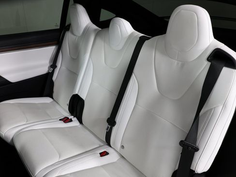 Used 2023 Tesla Model X image 11