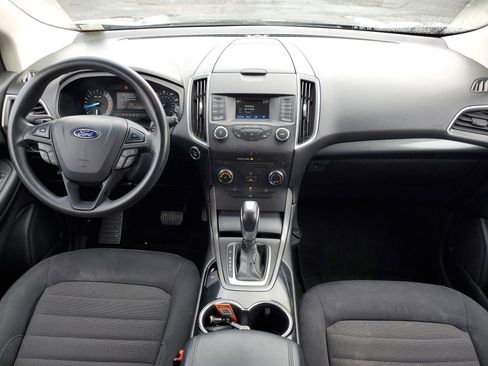 Used 2017 Ford Edge SE image 9