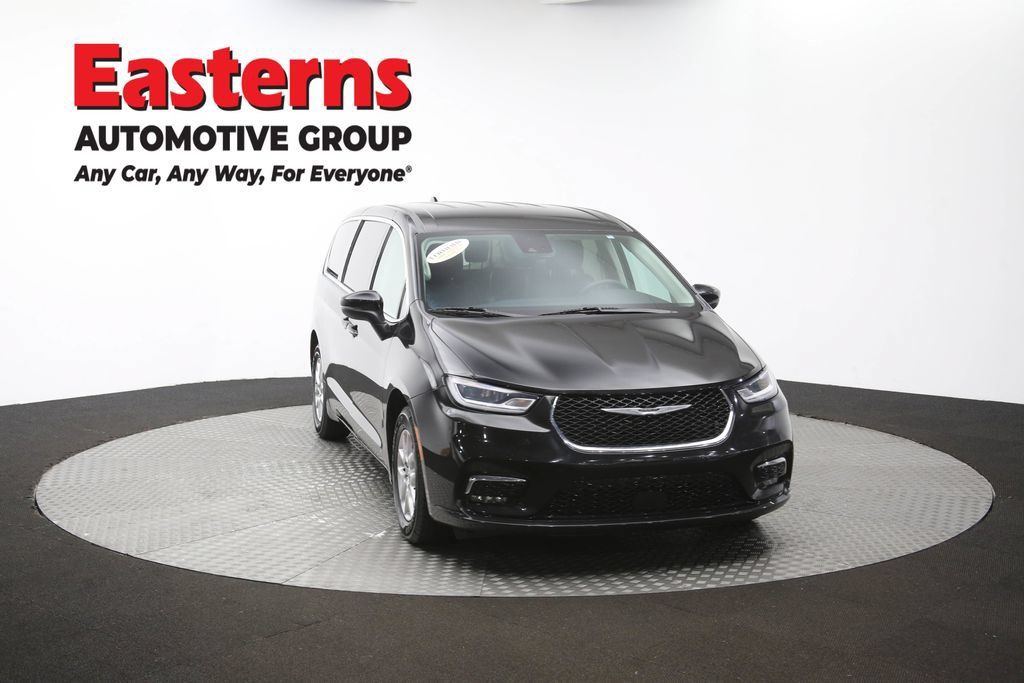 Used 2023 Chrysler Pacifica Touring-L FWD image 55