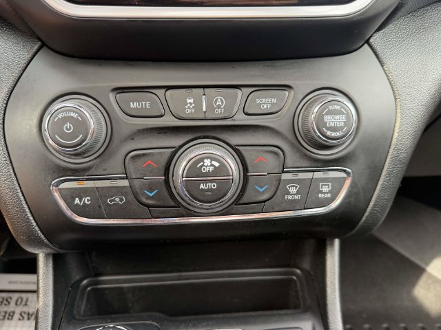 Used 2022 Jeep Cherokee Limited AWD/4WD image 23