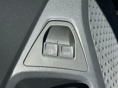 Certified 2024 Volkswagen Jetta SE w/ Panoramic Sunroof Package image 19