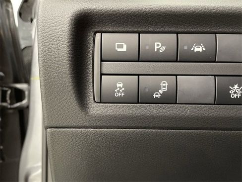 Certified 2025 Nissan Kicks Play S image 27