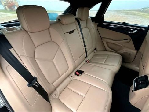 Used 2022 Porsche Macan PREMIUM PACKAGE PLUS 2.0T (AWD image 25