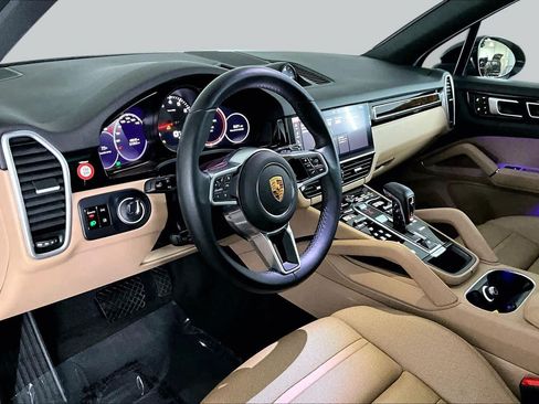 Used 2021 Porsche Cayenne AWD/4WD image 18