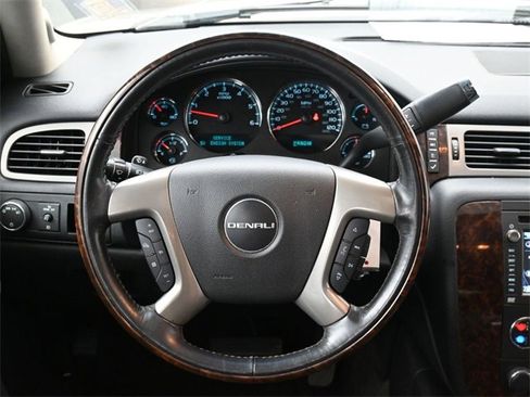 Used 2013 GMC Yukon XL Denali image 27