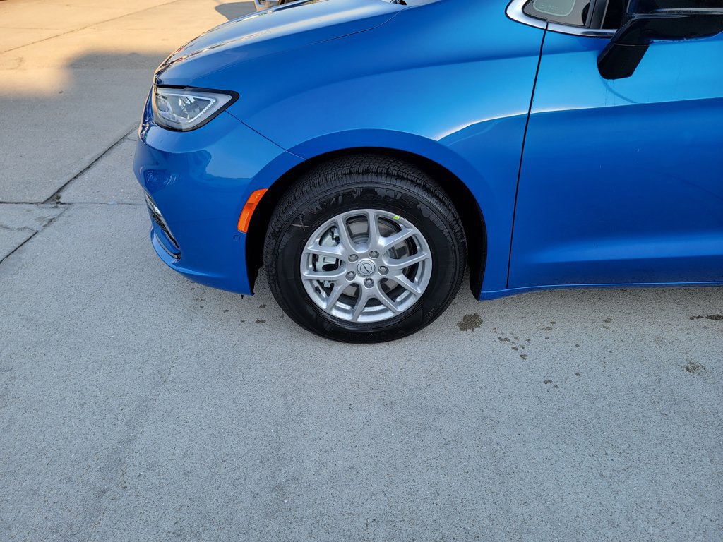 New 2026 Chrysler Pacifica Select FWD image 9