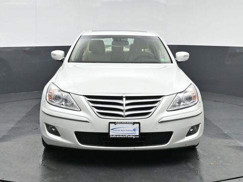 Used 2011 Hyundai Genesis 4.6 image 2