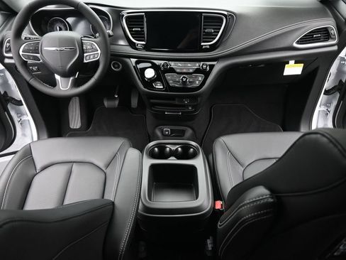 New 2026 Chrysler Pacifica Select image 23